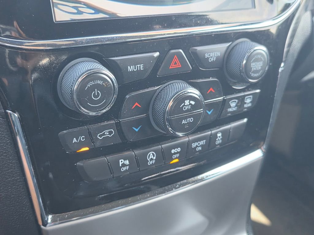 Certified 2021 Jeep Grand Cherokee Laredo X image 28