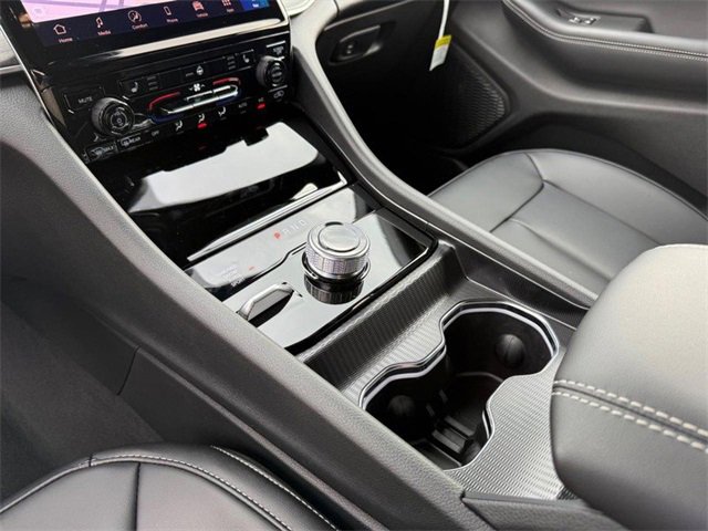 New 2025 Jeep Grand Cherokee Limited w/ Black Appearance Package image 29