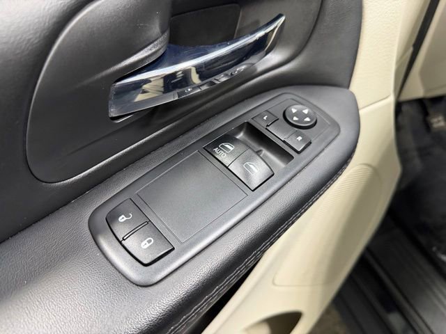 Used 2017 Dodge Grand Caravan SE image 18