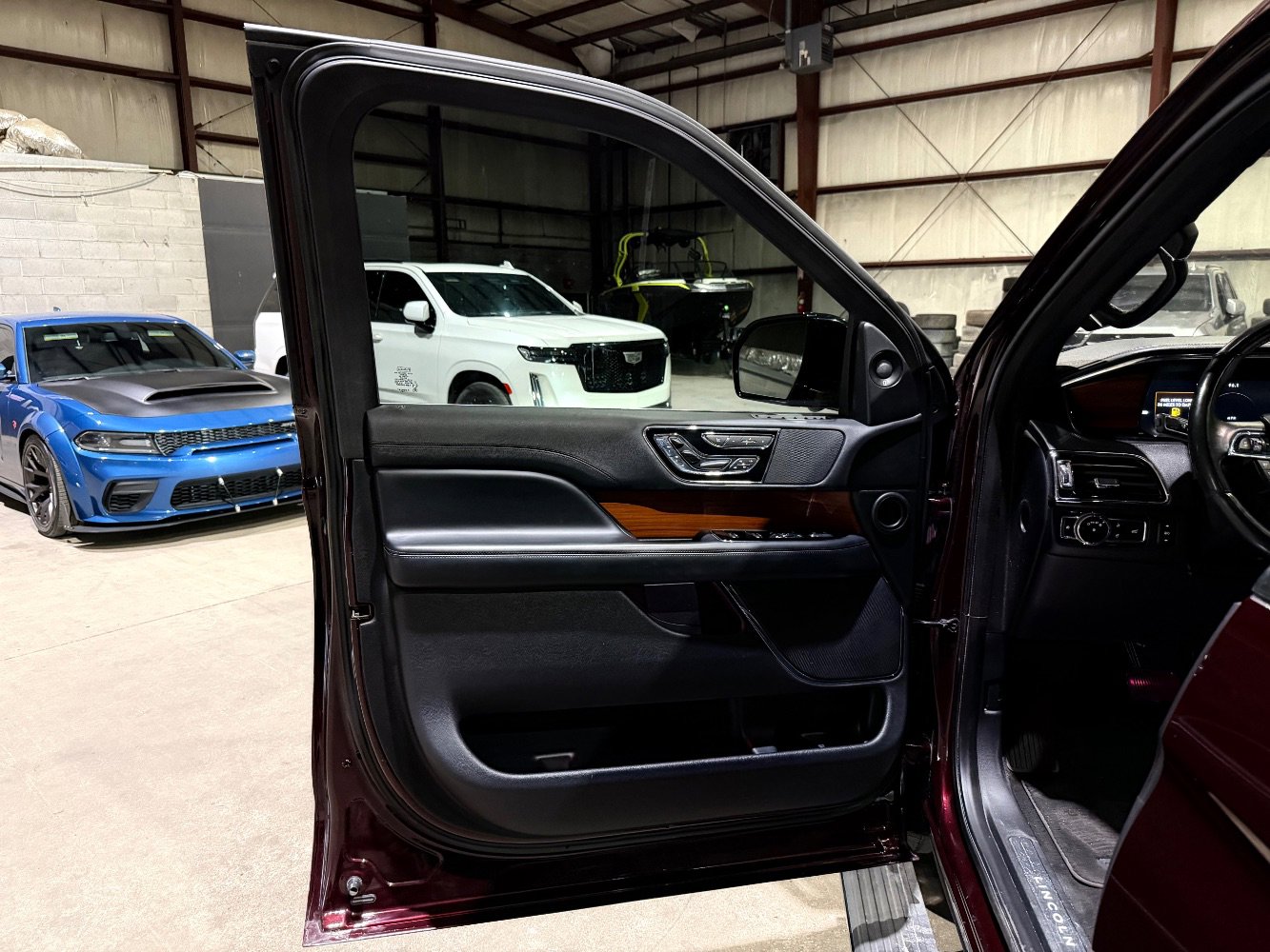 Used 2019 Lincoln Navigator Select w/ Technology Package RWD image 11
