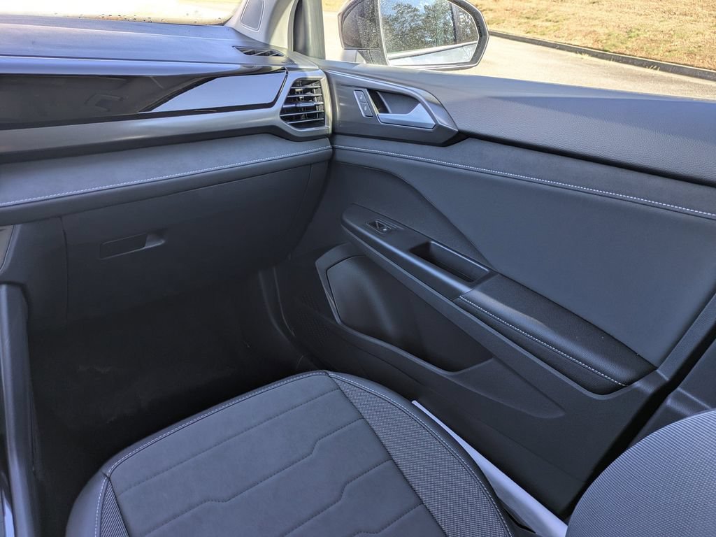 New 2026 Volkswagen Taos SE FWD image 17