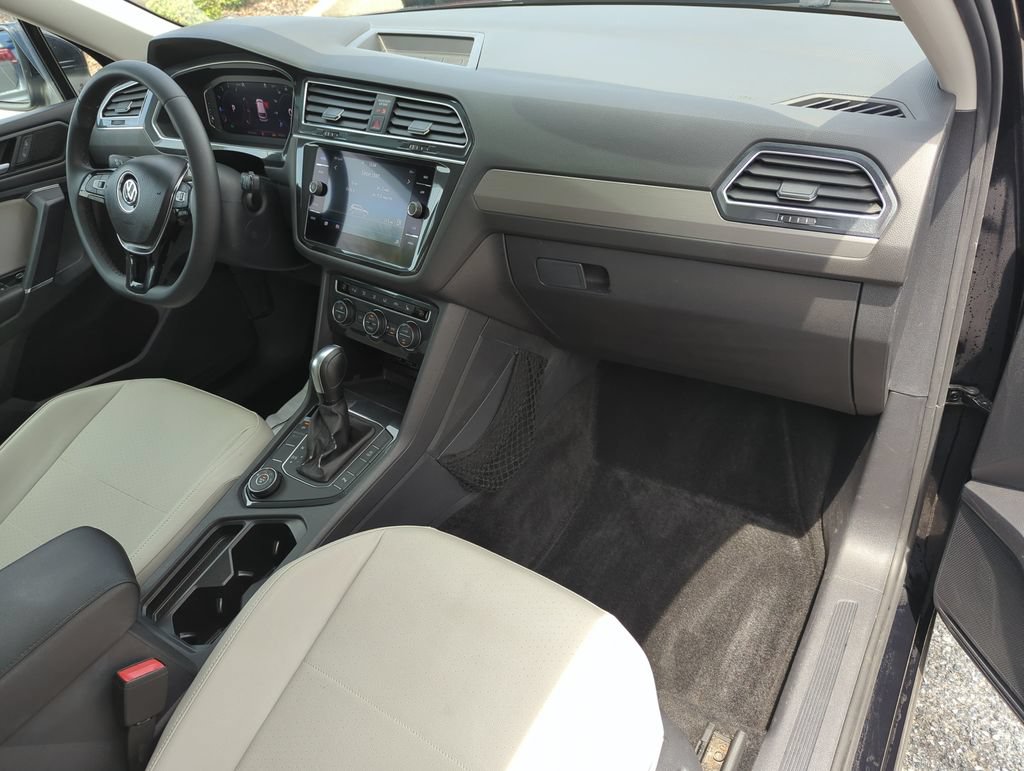 Used 2020 Volkswagen Tiguan SEL AWD/4WD image 23