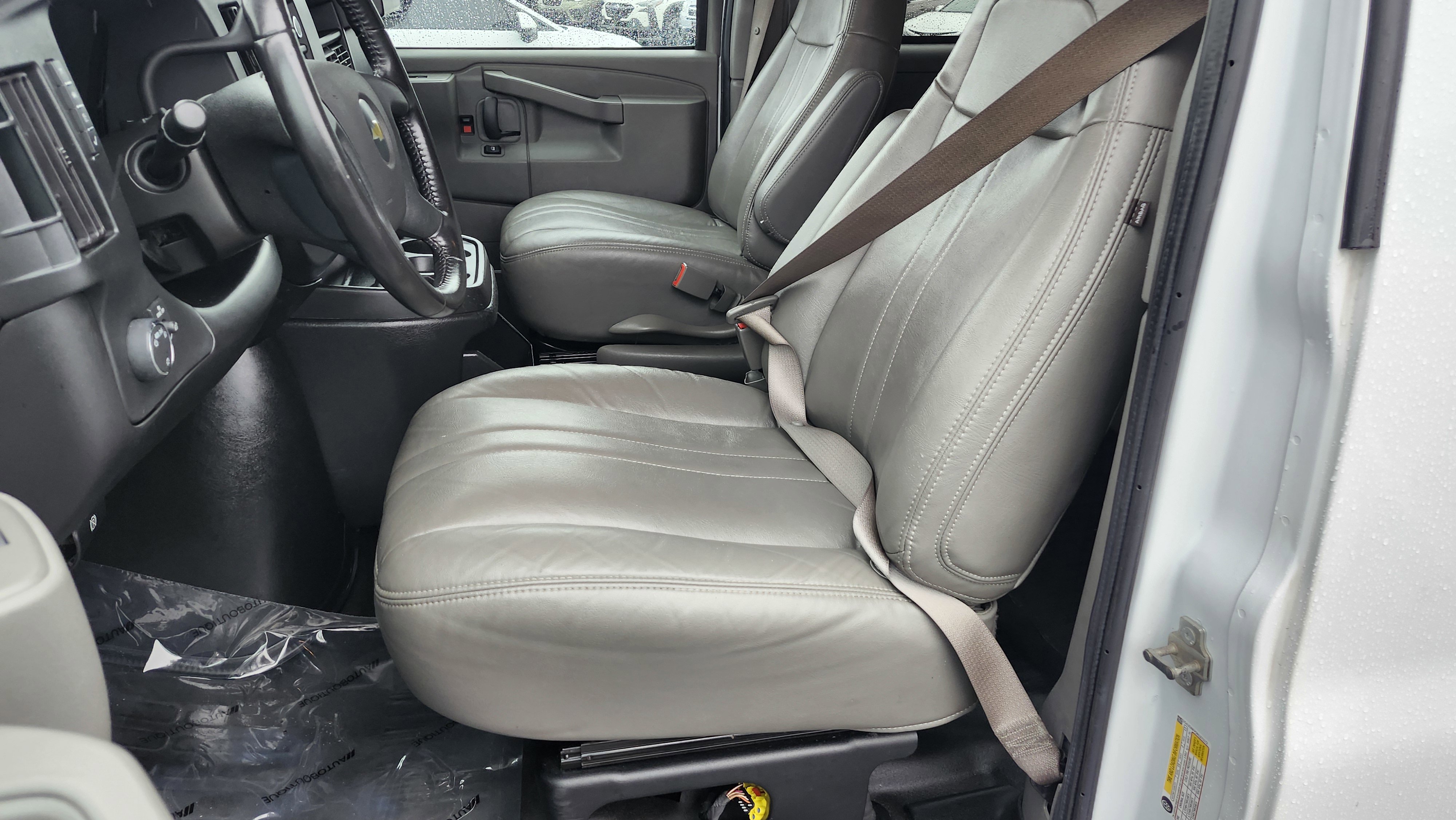 Used 2022 Chevrolet Express 3500 LS image 24