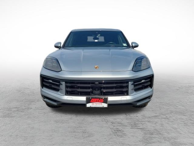 Used 2024 Porsche Cayenne AWD/4WD image 2