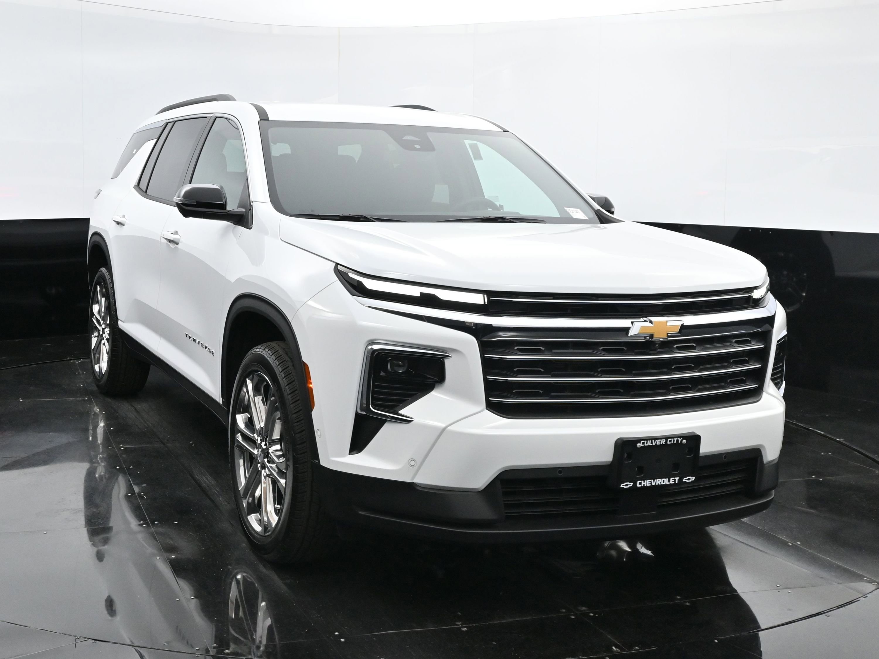 New 2025 Chevrolet Traverse LT w/ Enhanced Driving Package