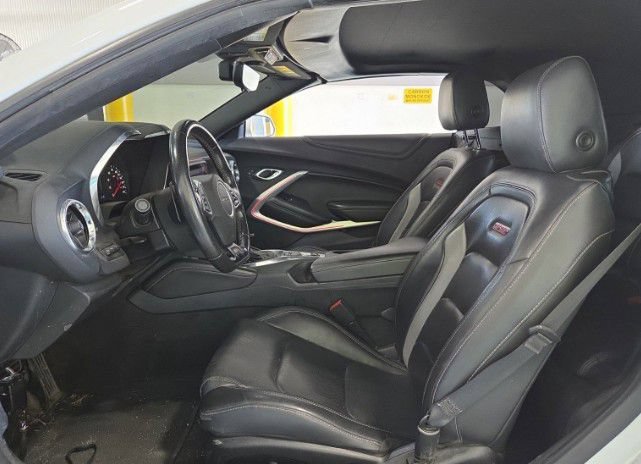 Used 2020 Chevrolet Camaro SS RWD image 2