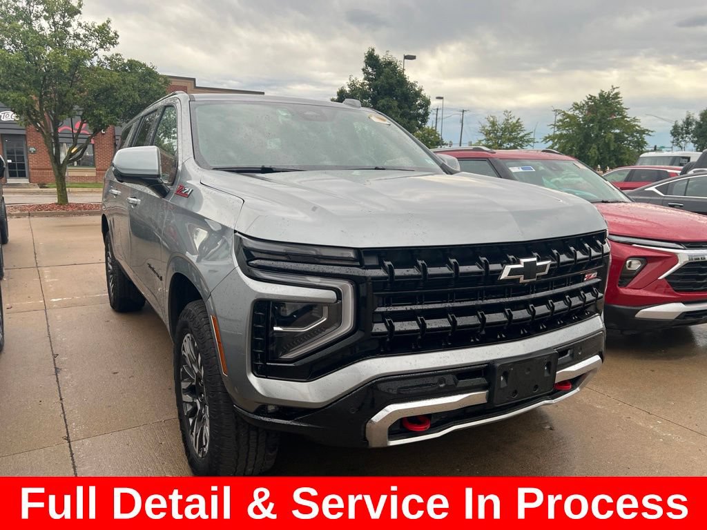 Used 2025 Chevrolet Suburban Z71 AWD/4WD image 3