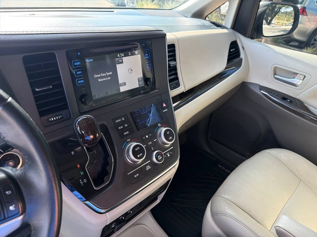 Used 2017 Toyota Sienna XLE w/ XLE Navigation Package FWD image 21