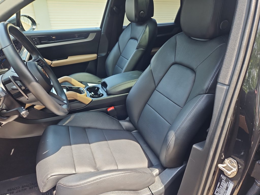 Certified 2024 Porsche Cayenne AWD/4WD image 5