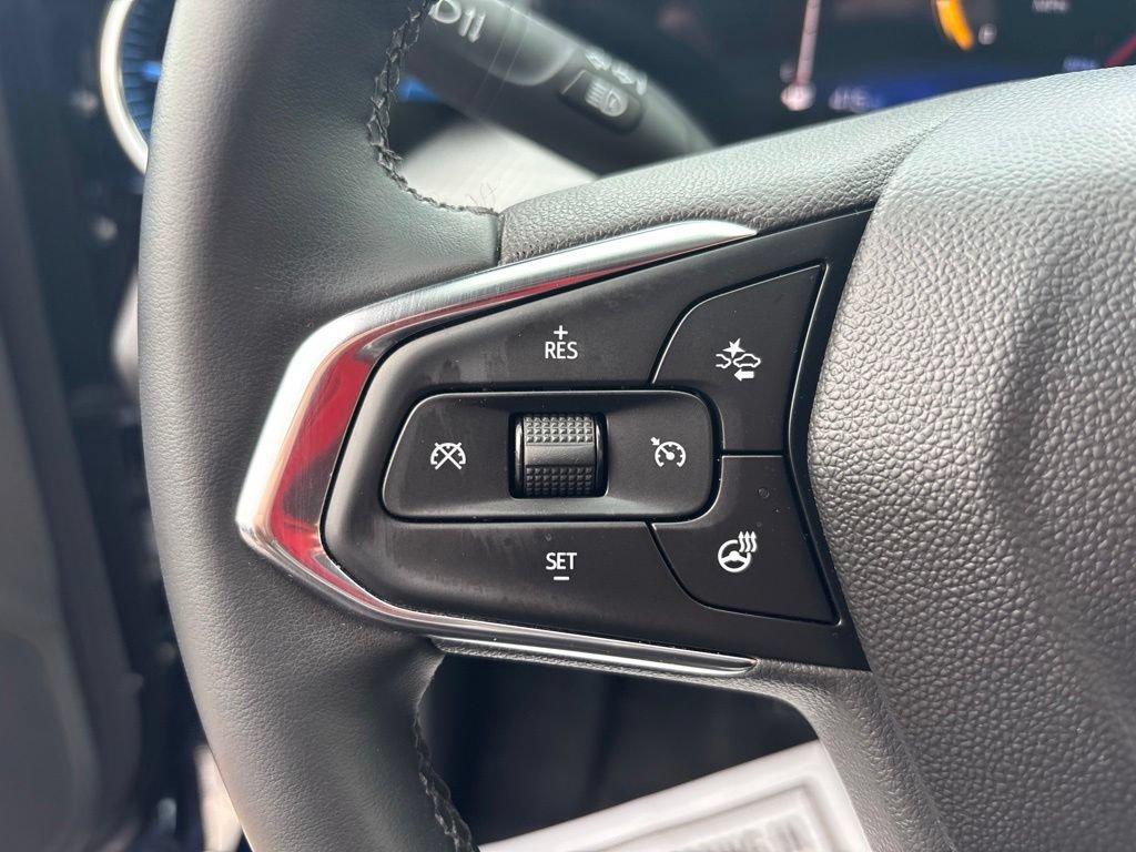 Used 2024 Chevrolet Trax LT w/ Sunroof Package FWD image 22