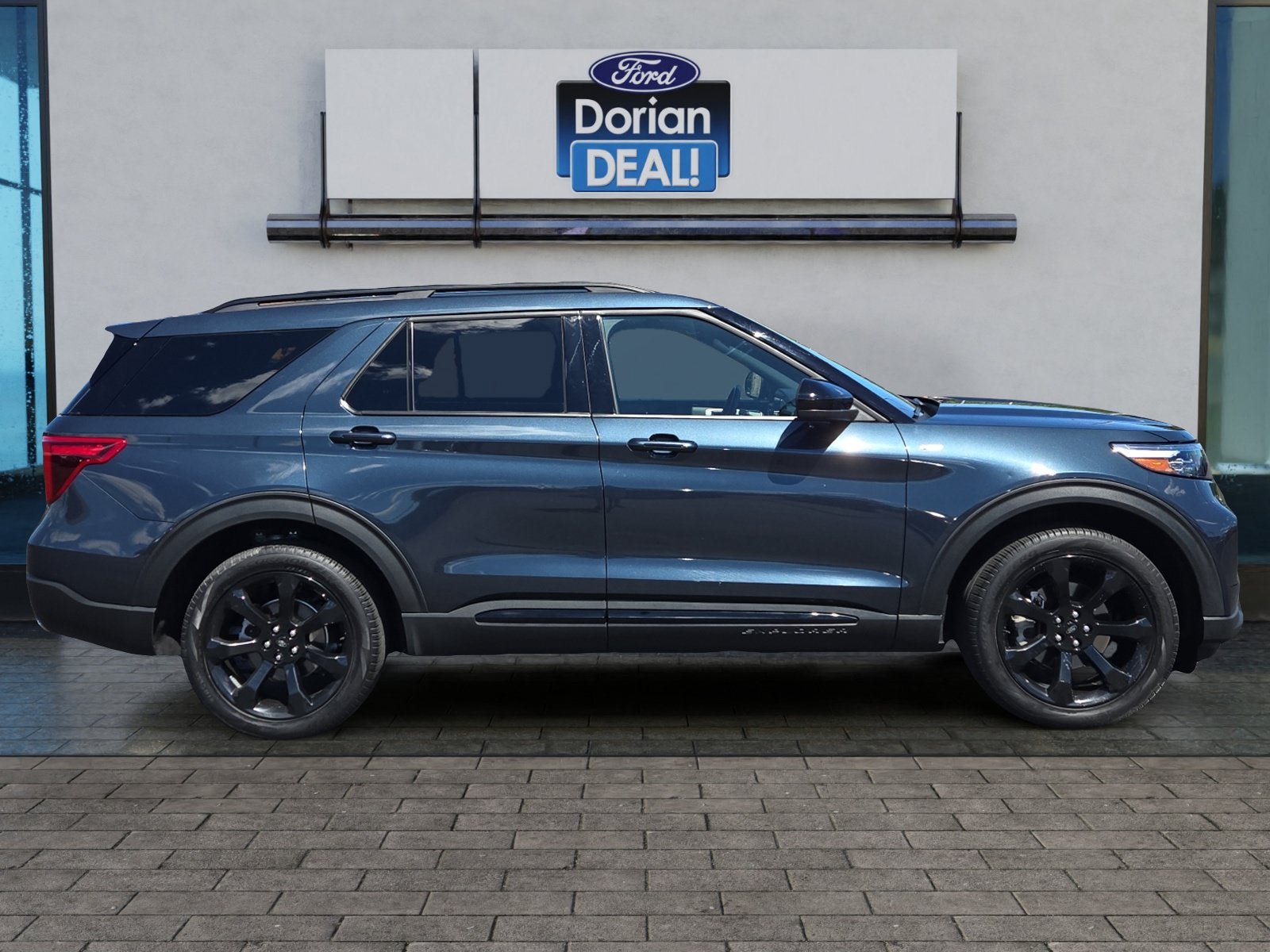 Used 2024 Ford Explorer ST-Line w/ Class IV Trailer Tow Package AWD/4WD image 2