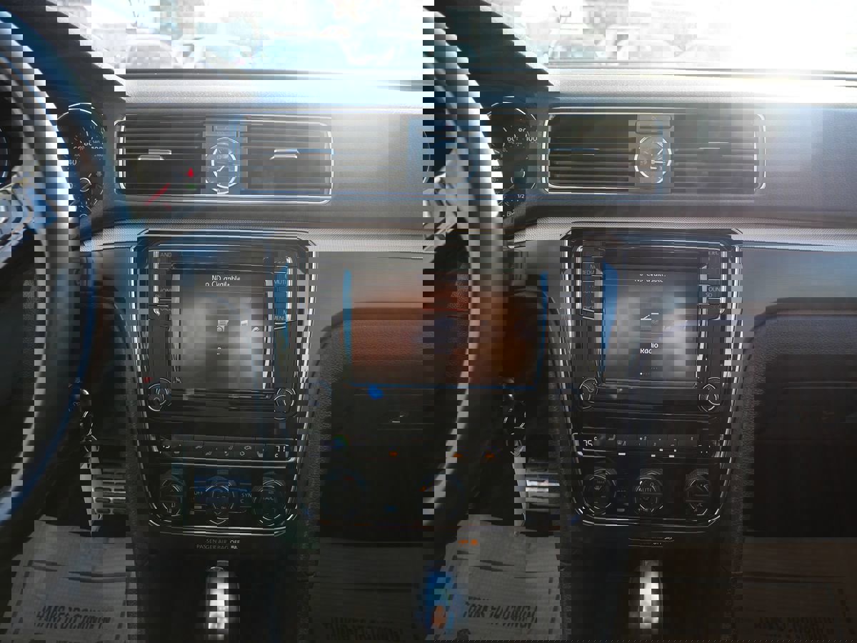 Used 2017 Volkswagen Passat 1.8T R-Line image 13