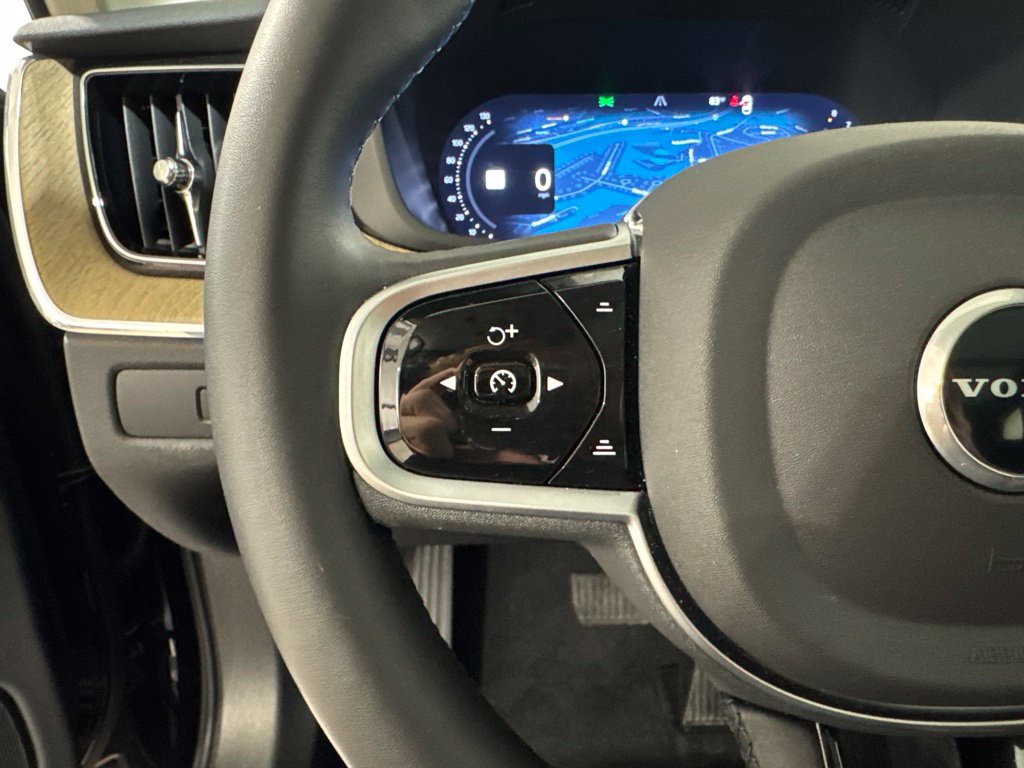 Certified 2026 Volvo XC60 B5 Plus AWD/4WD image 9