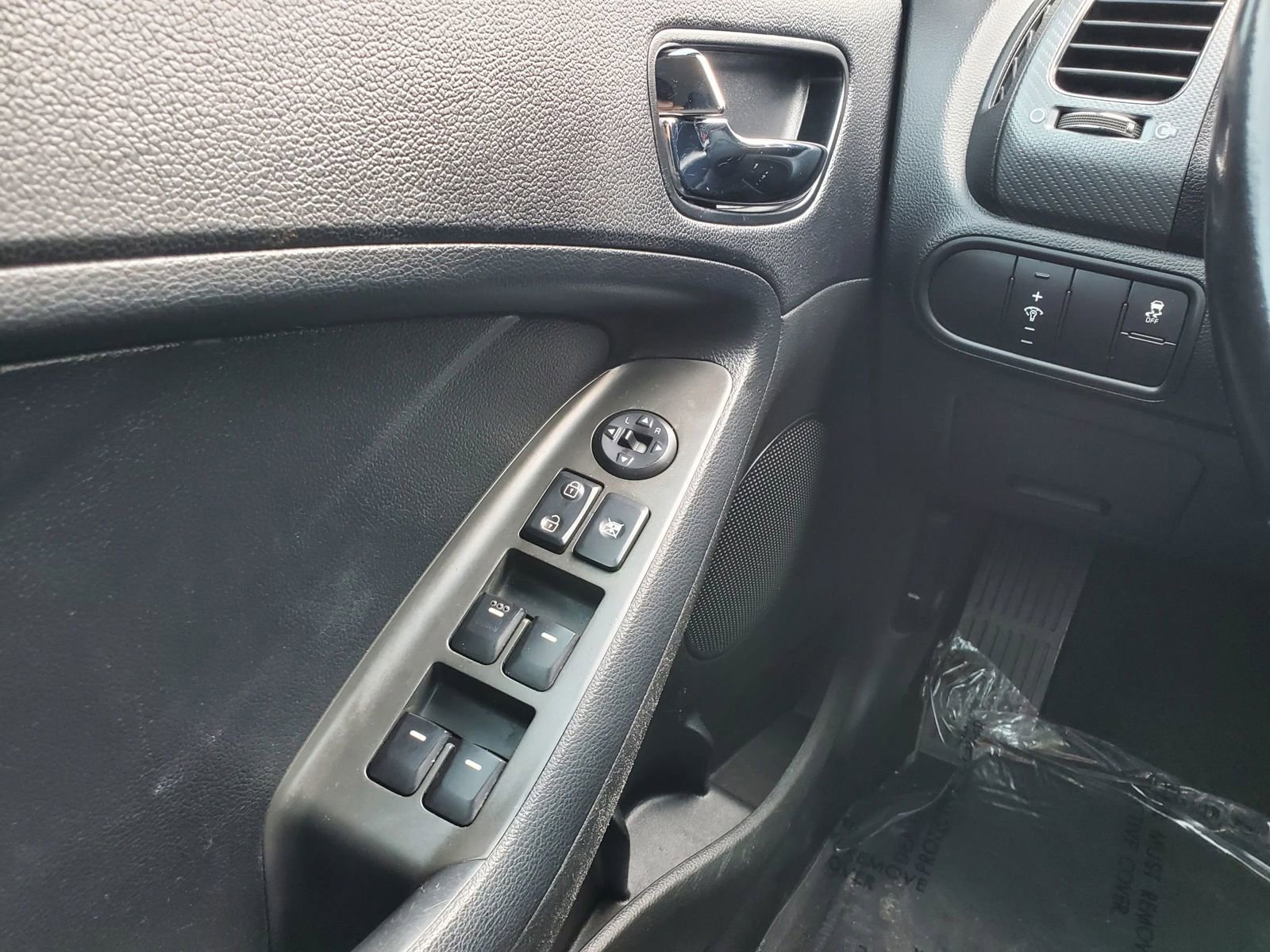 Used 2018 Kia Forte S FWD image 19