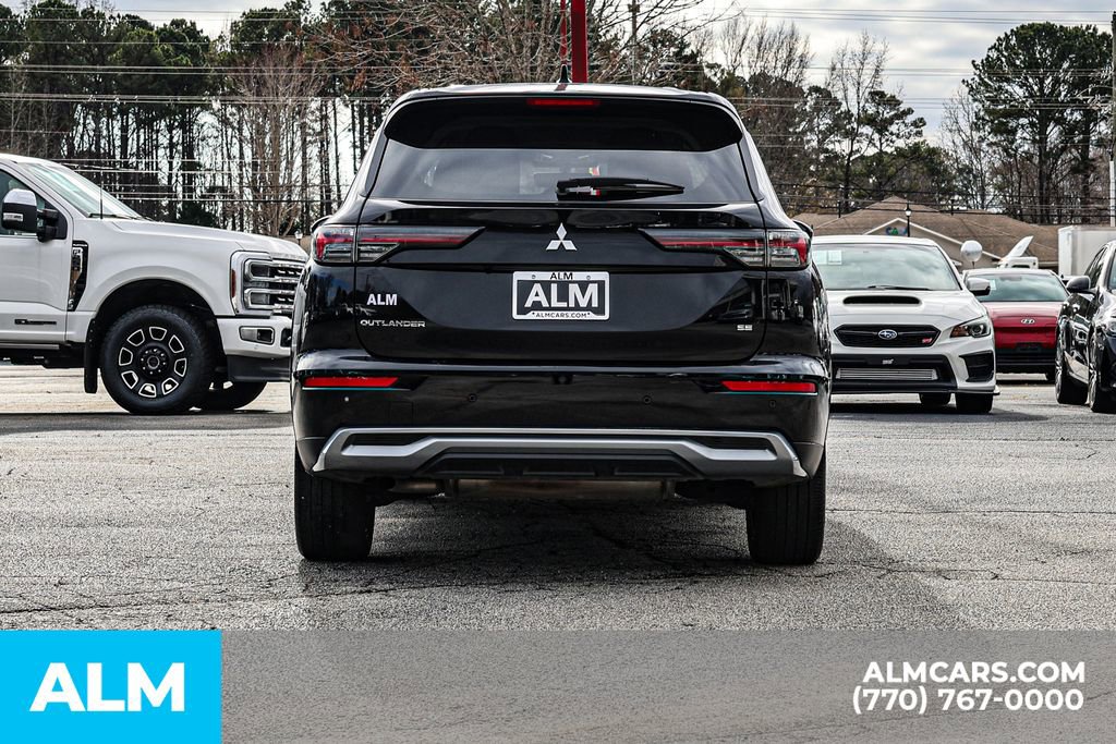 Used 2025 Mitsubishi Outlander SE image 12