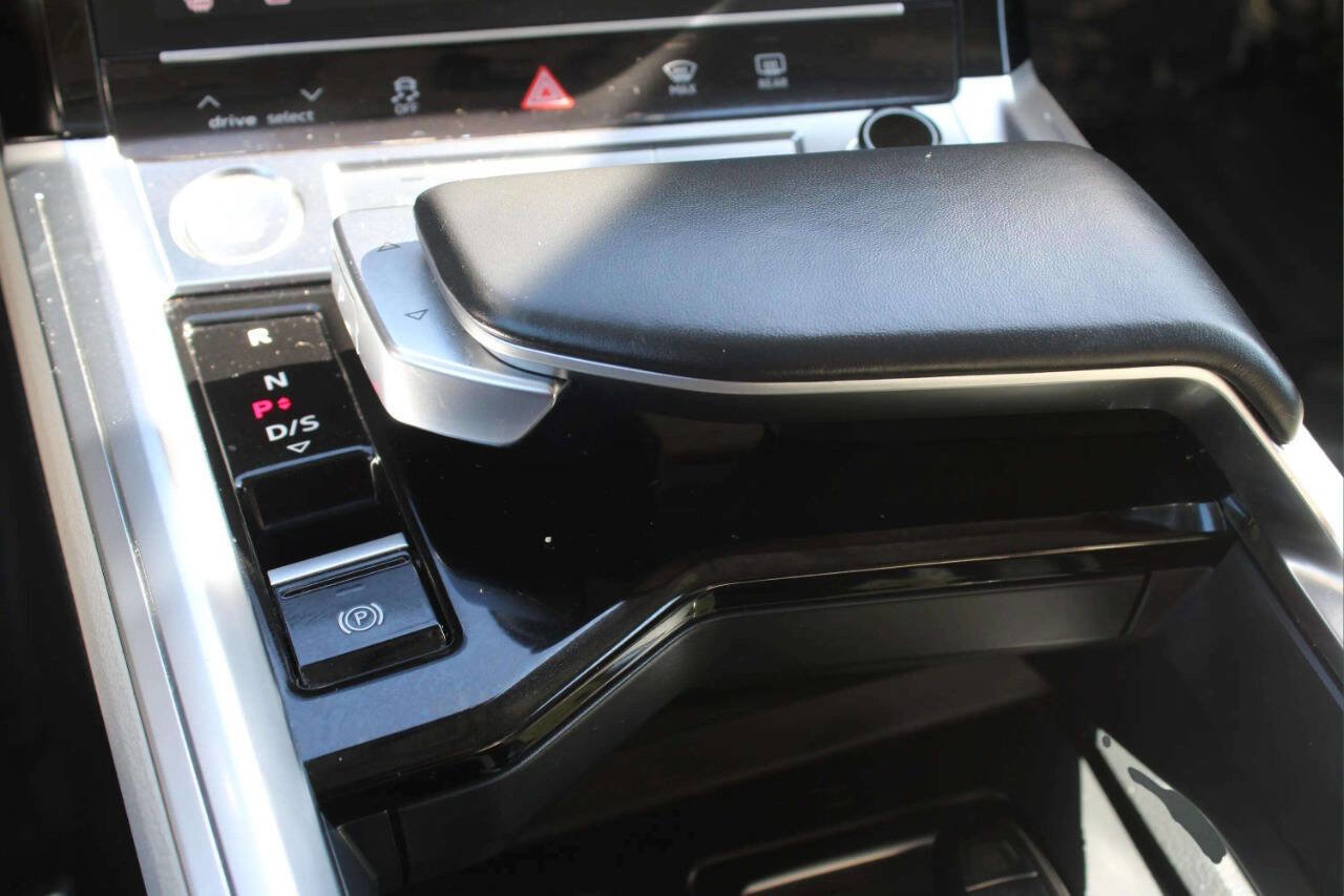 Used 2019 Audi e-tron Prestige image 24
