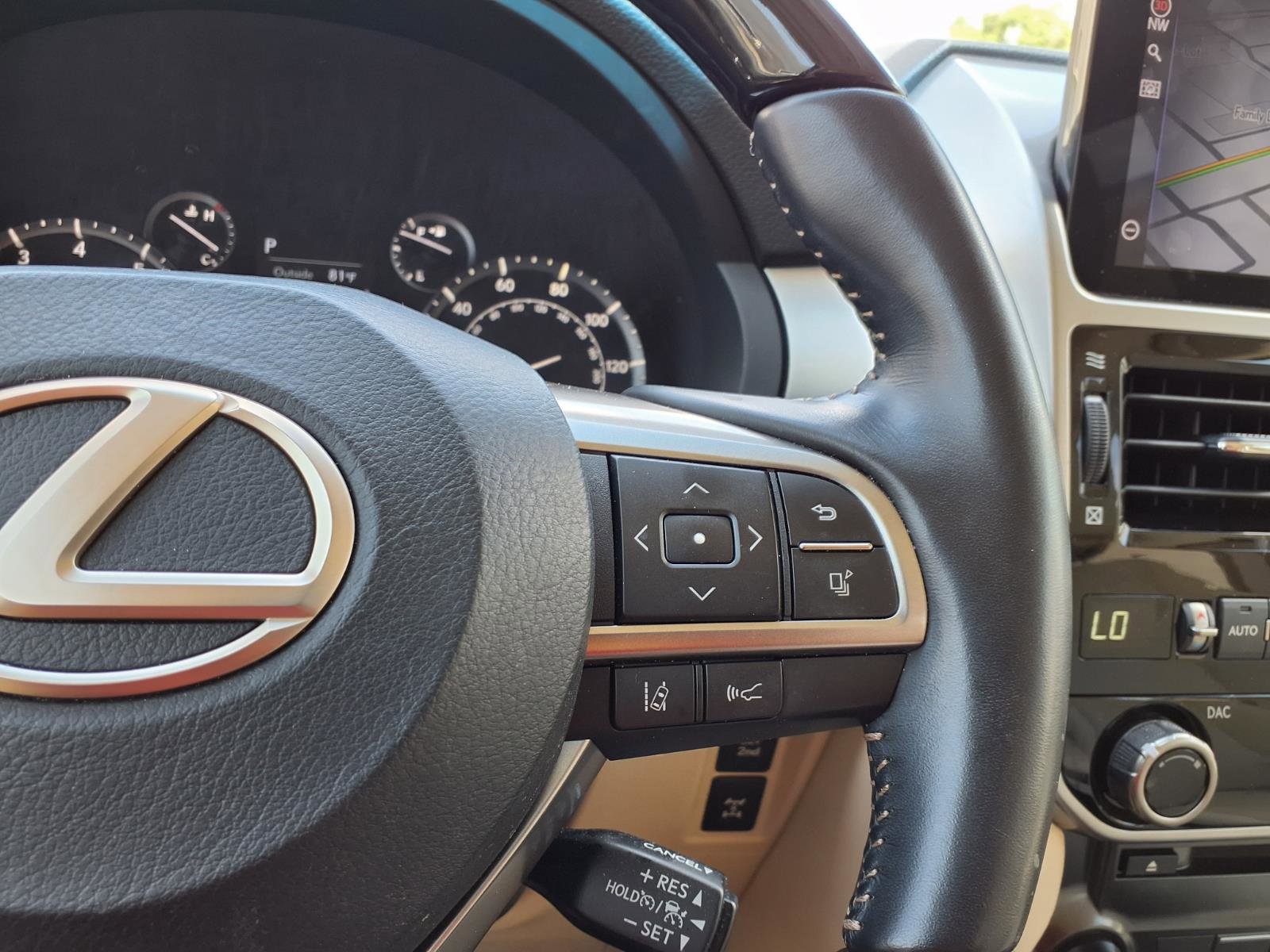 Used 2023 Lexus GX 460 Premium w/ Accessory Package image 17