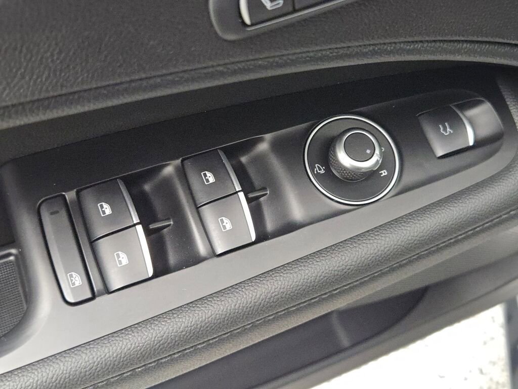 Used 2024 Alfa Romeo Stelvio Veloce image 24