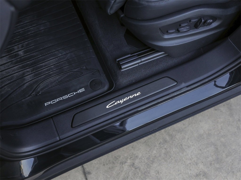 Certified 2025 Porsche Cayenne E-Hybrid Coupe image 14