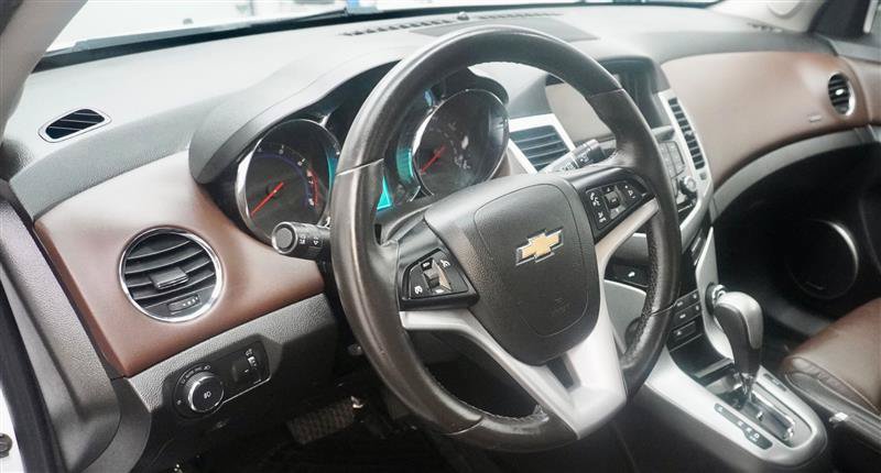 Used 2016 Chevrolet Cruze LTZ w/ Sun, Sound and Sport Package FWD image 11