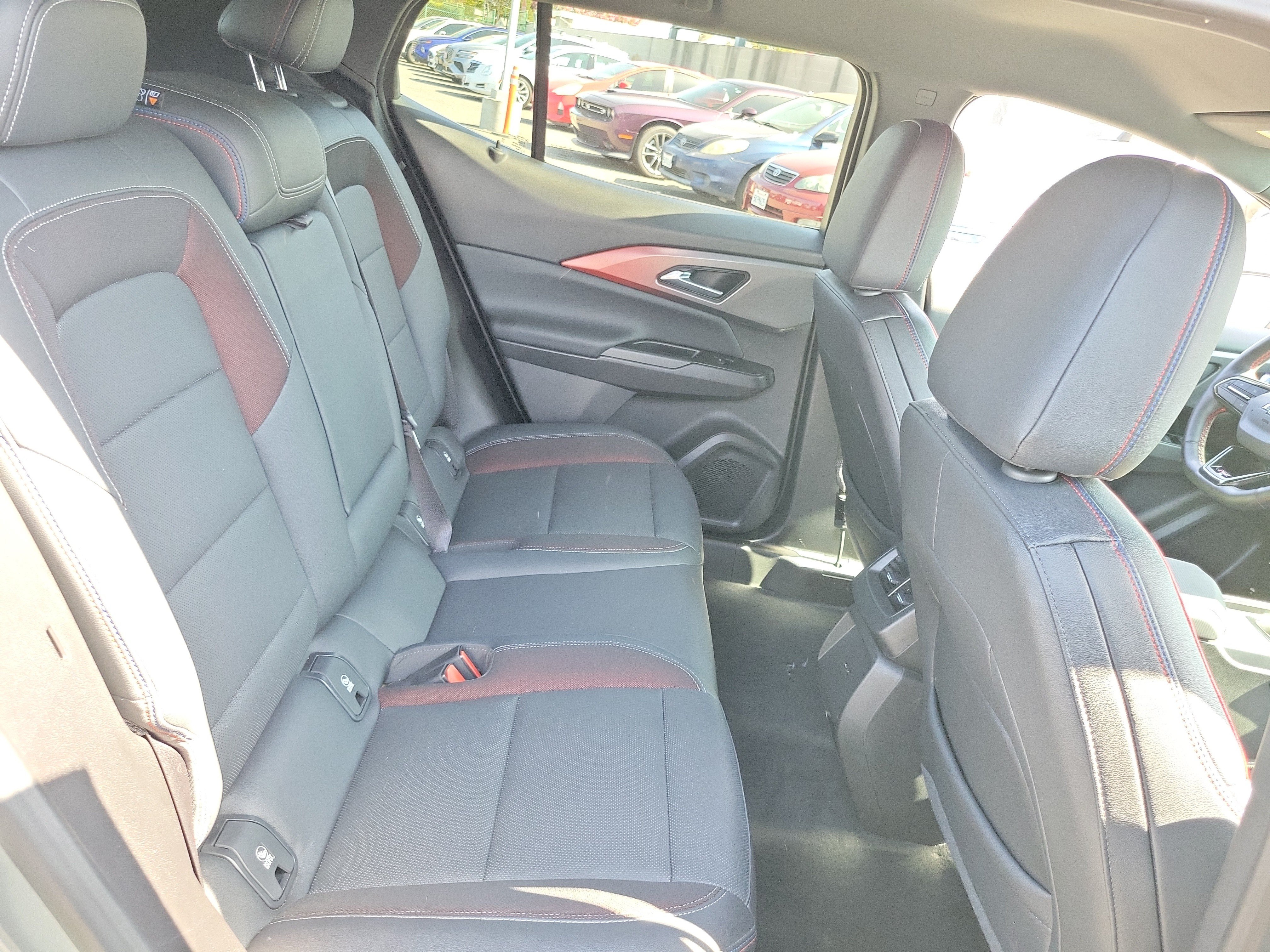 Used 2024 Chevrolet Equinox EV RS FWD image 23