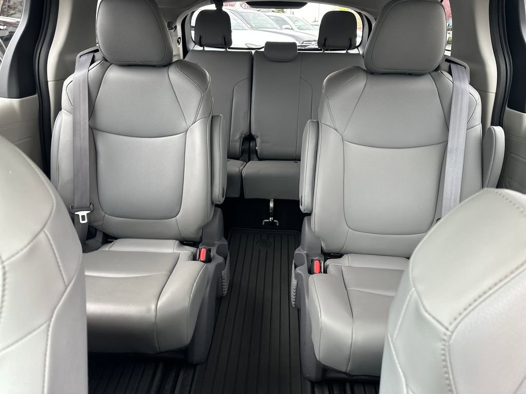 Certified 2021 Toyota Sienna XLE image 26
