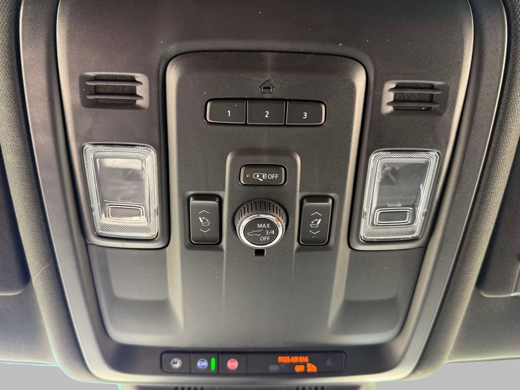 Used 2024 Cadillac Escalade Luxury AWD/4WD image 30