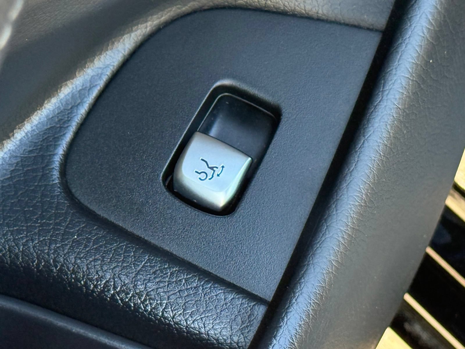 Used 2019 Mercedes-Benz E 300 image 23