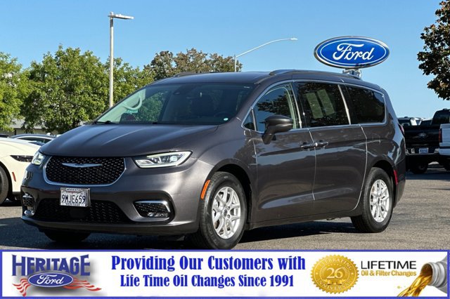 Used 2021 Chrysler Pacifica Touring-L FWD image 8