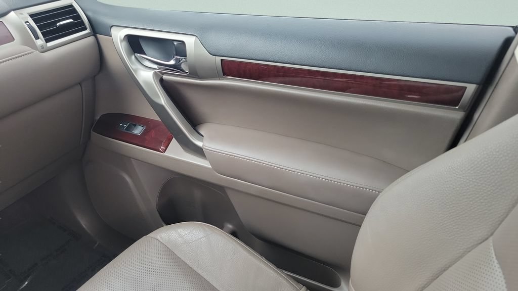 Used 2018 Lexus GX 460 Premium w/ Premium Package AWD/4WD image 13