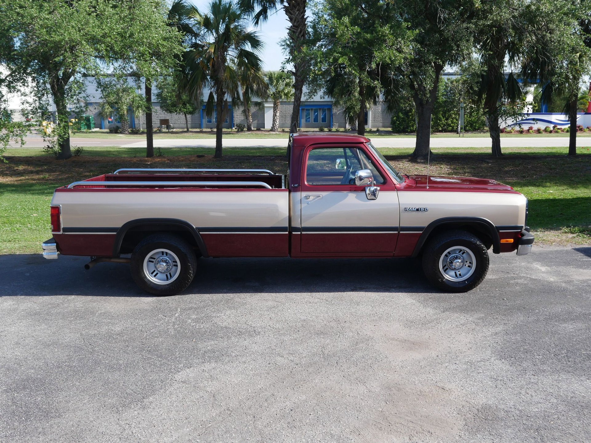 Used 1992 Dodge D/W Truck 150 RWD image 3