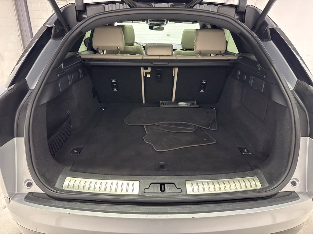 Used 2023 Land Rover Range Rover Velar R-Dynamic S image 31