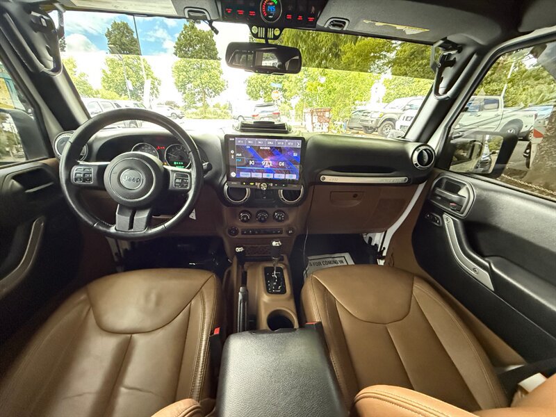 Used 2015 Jeep Wrangler Unlimited Sahara w/ Connectivity Group AWD/4WD image 16