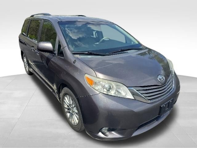 Used 2014 Toyota Sienna XLE FWD image 7