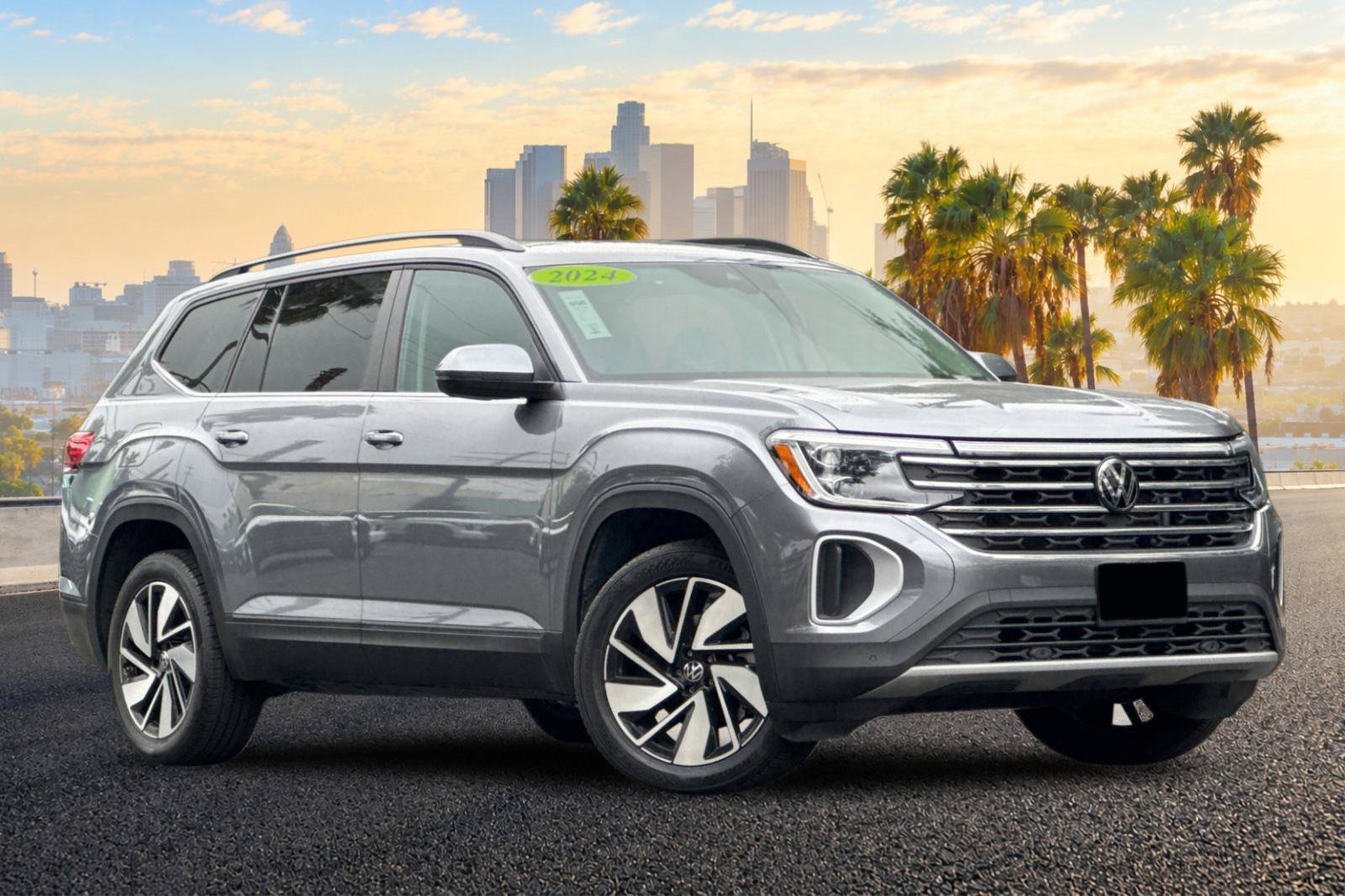 Used 2024 Volkswagen Atlas SE FWD image 2