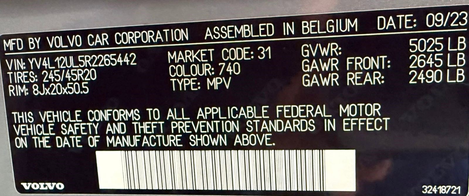 Used 2024 Volvo XC40 B5 Plus image 17