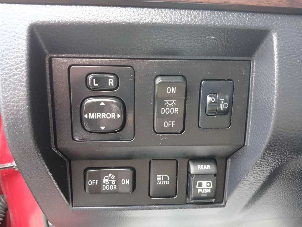 Used 2018 Toyota Tundra Limited w/ Limited Premium Package AWD/4WD image 19