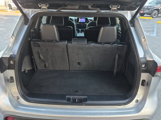 Used 2024 Toyota Highlander XSE FWD image 11