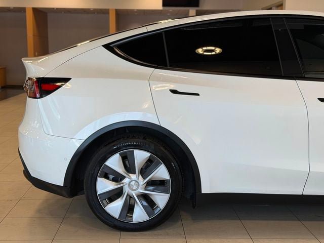Used 2022 Tesla Model Y Long Range AWD/4WD image 17