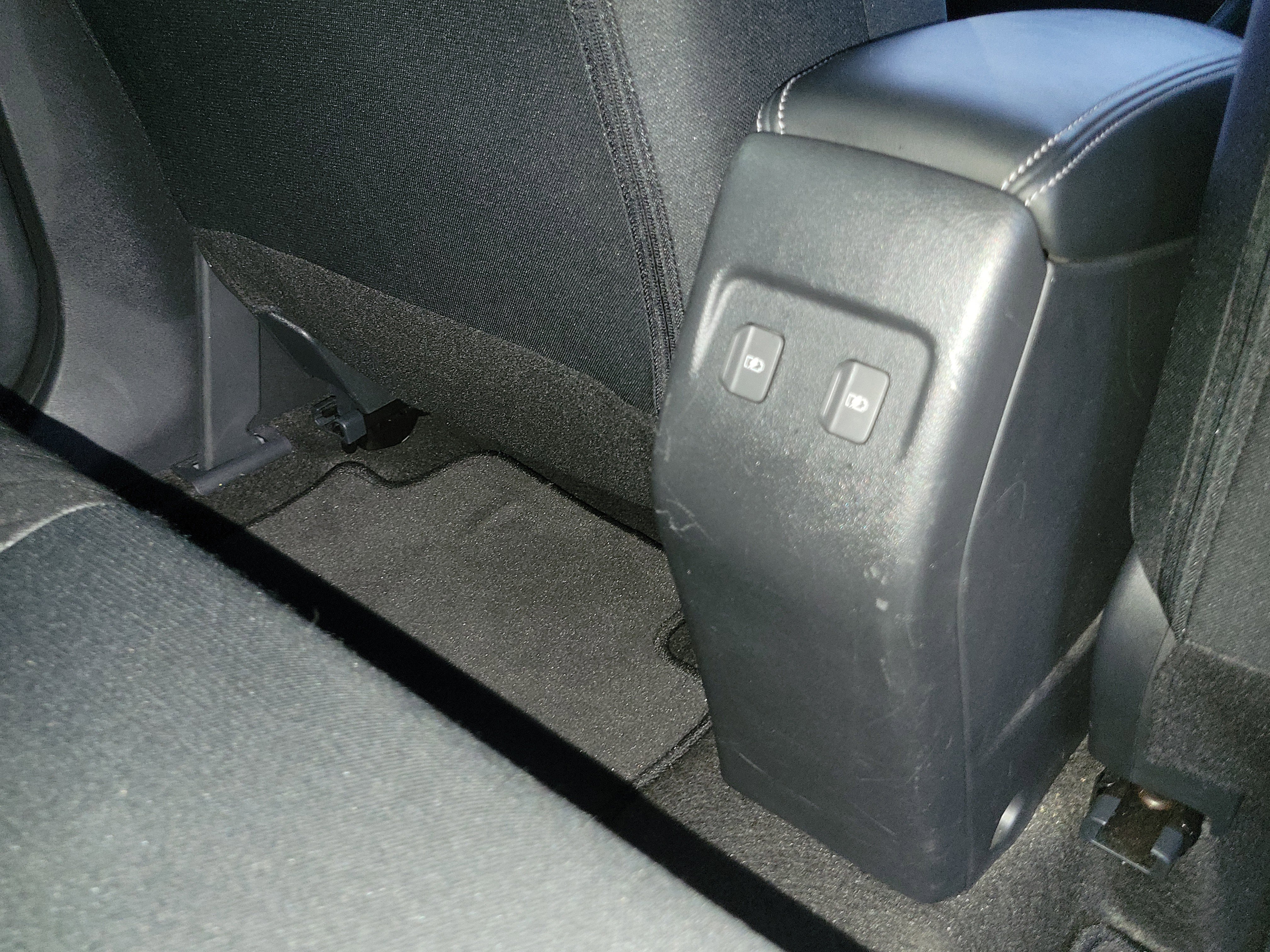 Used 2023 Nissan Kicks SR image 18