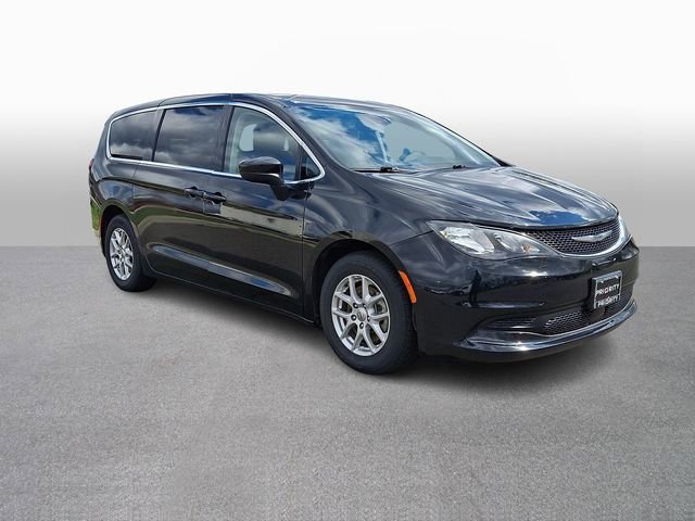 Used 2023 Chrysler Voyager LX image 3