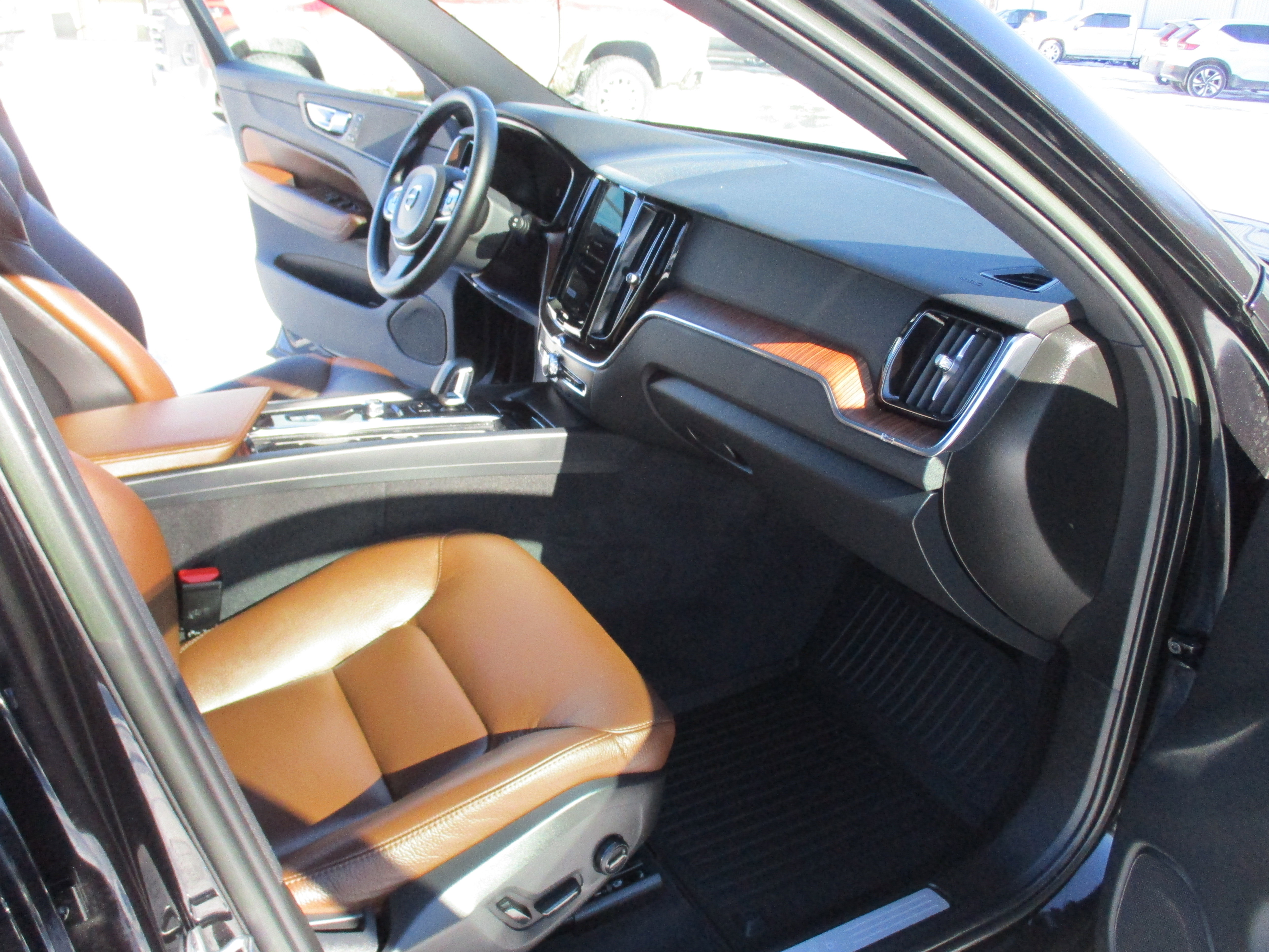 Certified 2023 Volvo XC60 B5 Plus image 16