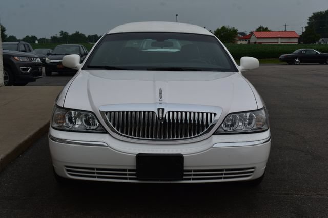 Used 2008 Lincoln Town Car Executive RWD image 12