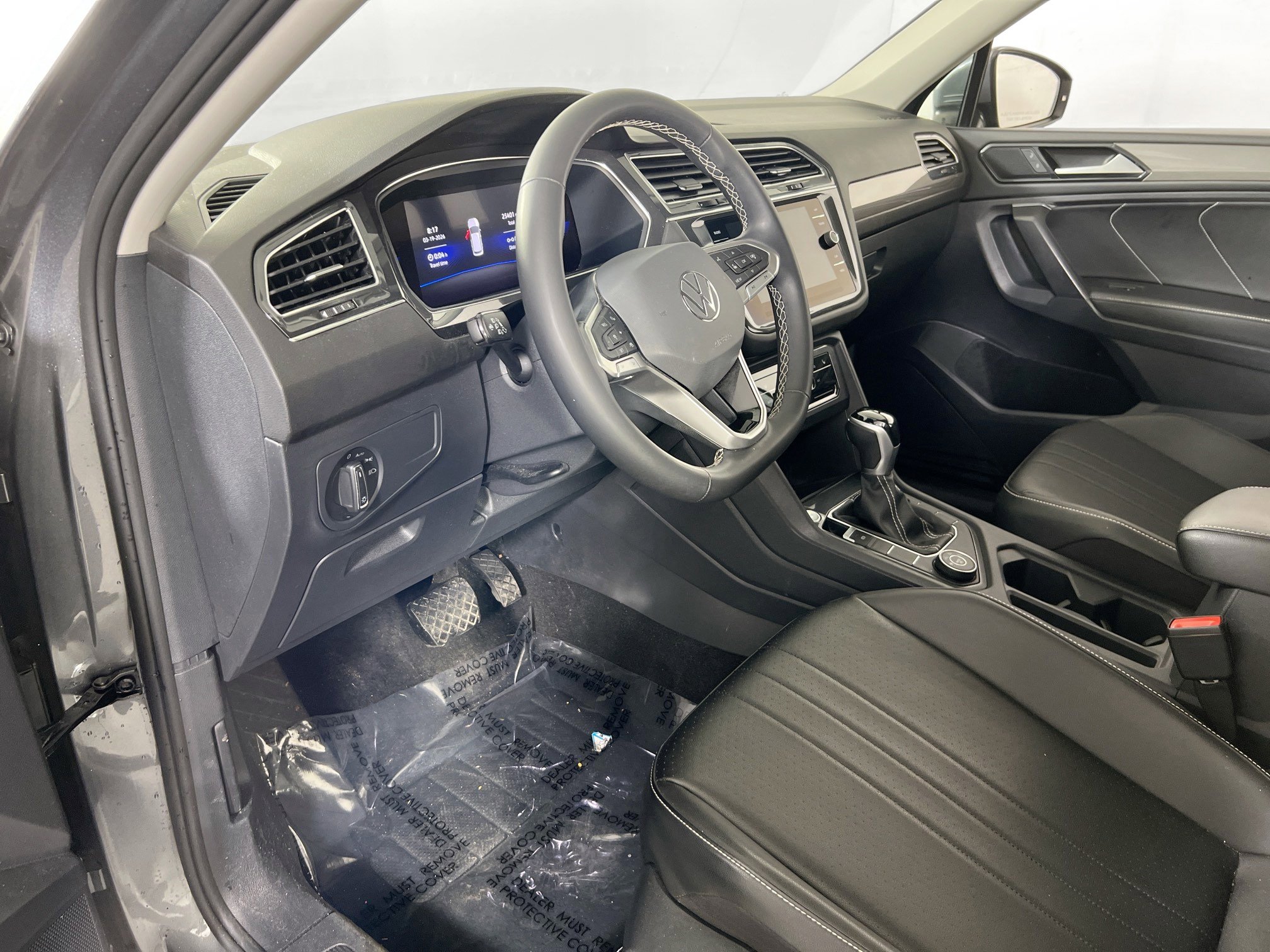 Used 2022 Volkswagen Tiguan SE AWD/4WD image 9