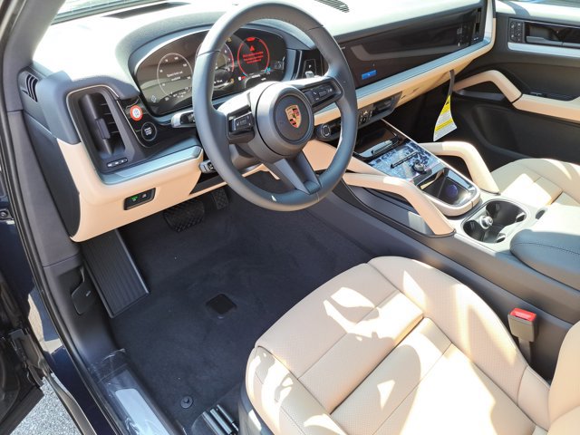 Used 2025 Porsche Cayenne image 4