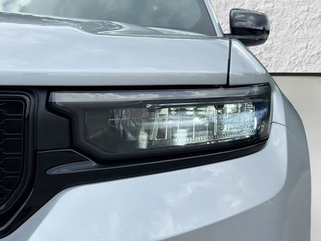 Used 2024 Jeep Grand Cherokee Altitude RWD image 9