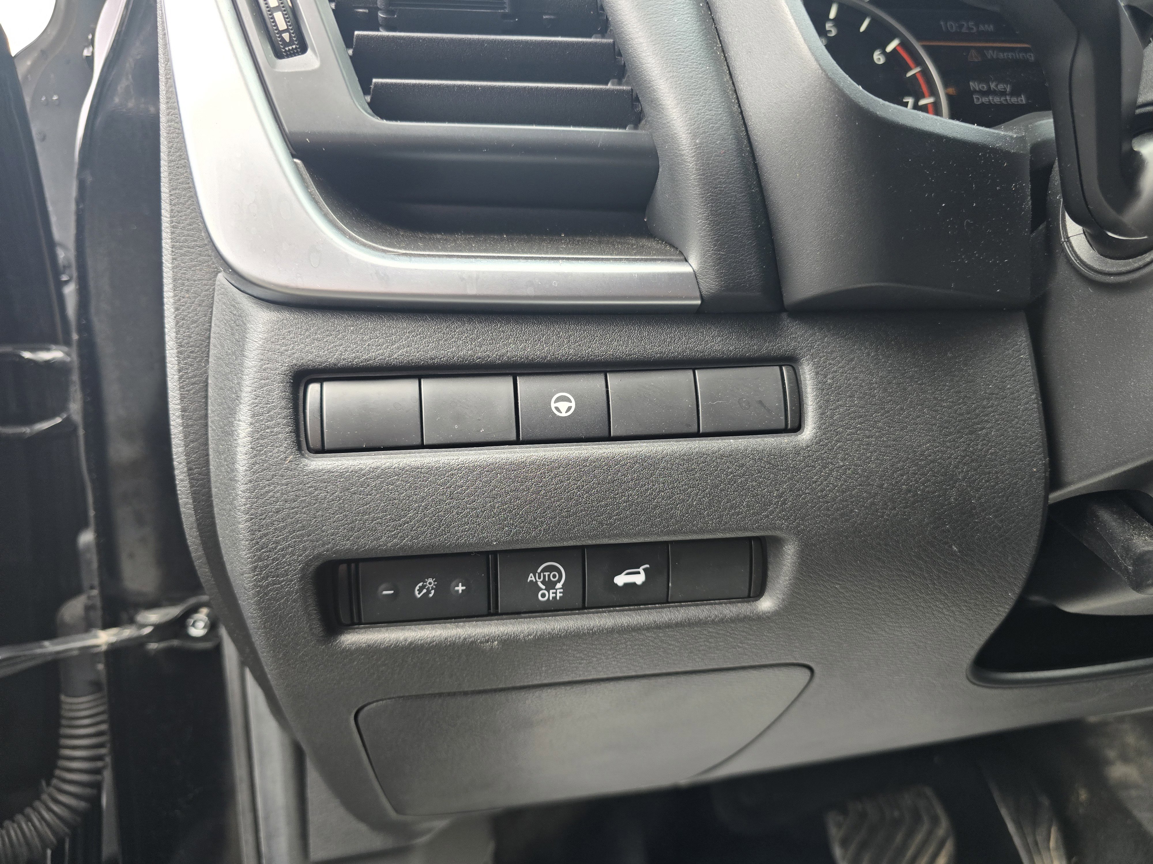 Used 2024 Nissan Rogue SV image 17