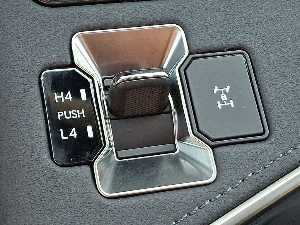 Used 2025 Lexus GX 550 w/ Accessory Package (2T) image 19