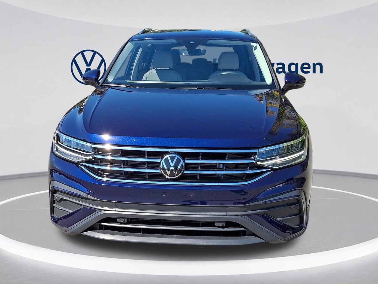 Certified 2024 Volkswagen Tiguan SE FWD image 2