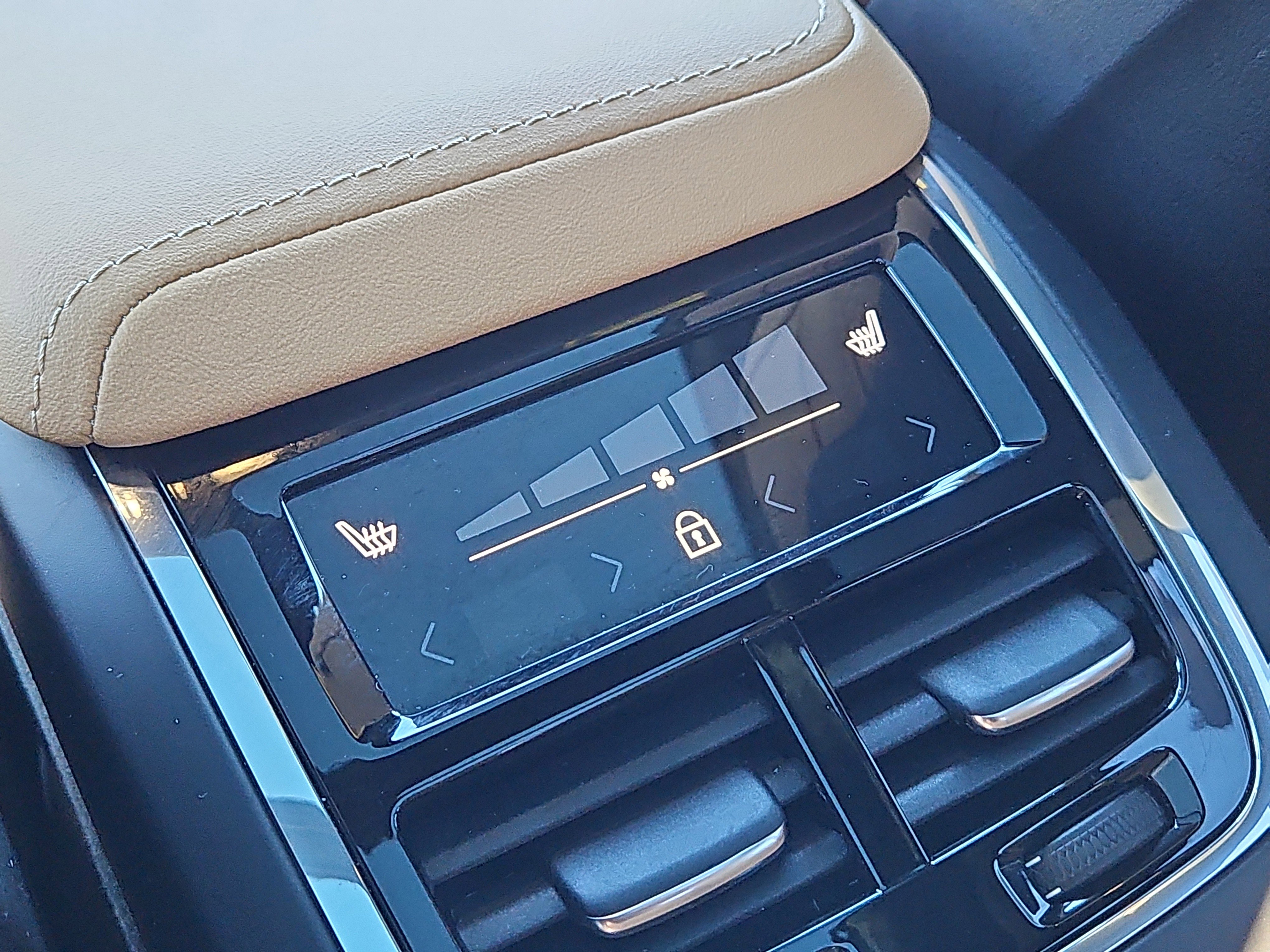 Used 2025 Volvo XC60 B5 Ultra w/ Protection Package Premier image 16